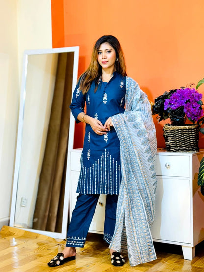 আরামদায়ক থ্রি পিস কালেকশন