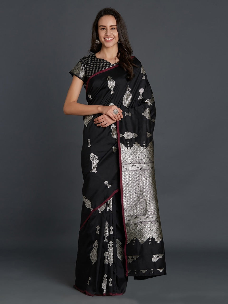 ব্লাউজ পিস সহ সিল্ক শাড়ী