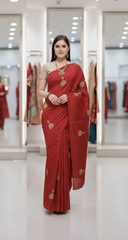 ব্লাউজ পিস সহ সিল্ক শাড়ী