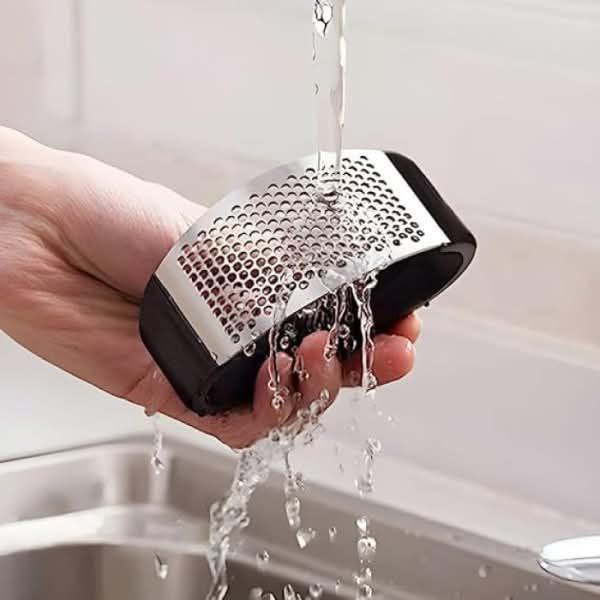 Arc Shaped Garlic Press Crusher With Comfortable Grip
