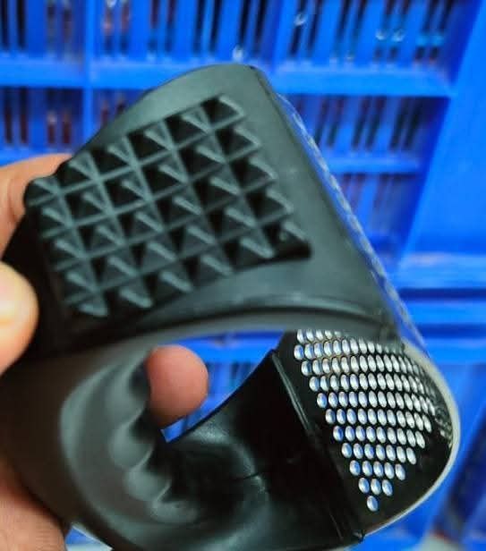 Arc Shaped Garlic Press Crusher With Comfortable Grip