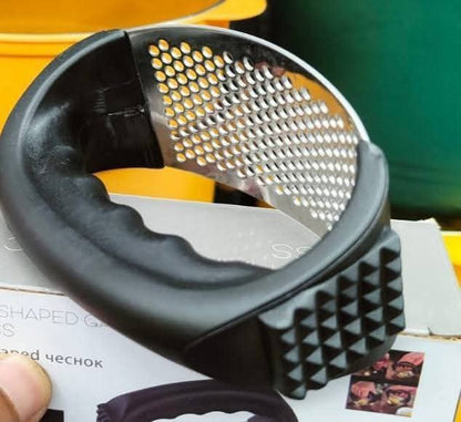 Arc Shaped Garlic Press Crusher With Comfortable Grip
